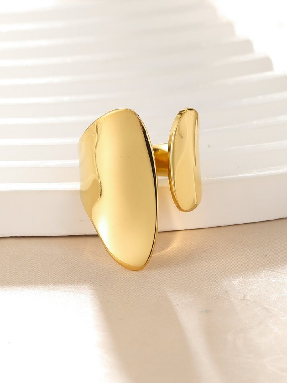 The Modern Ring - Gold - Picture 2 of 5